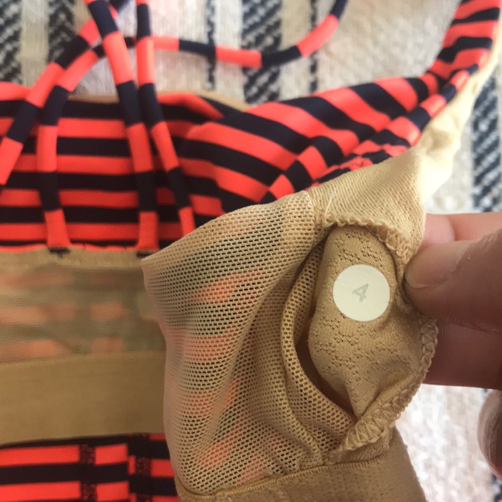 Lululemon Free to Be Top - Picture 7 of 8